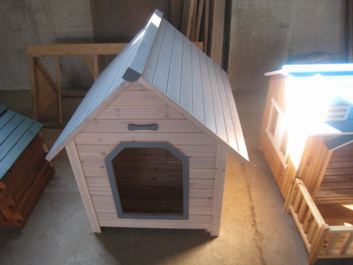 sell wooden dog house