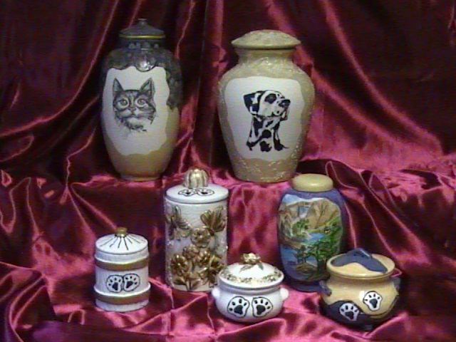 BOW'S & MEOW'S COLLECTION OF CERAMIC PET URNS